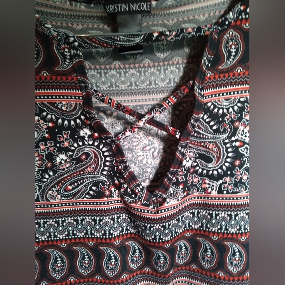 2/20$💚 NWOT lovely peasant top - Picture 2 of 9